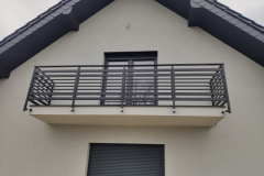 1_konstrukcje-stalowe-lodzkie-balustrady-schody-ogrodzenia-meble-loft-wieszaki-spawanie-11