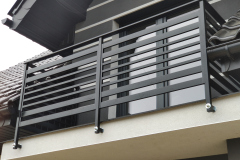 1_konstrukcje-stalowe-lodzkie-balustrady-schody-ogrodzenia-meble-loft-wieszaki-spawanie-14